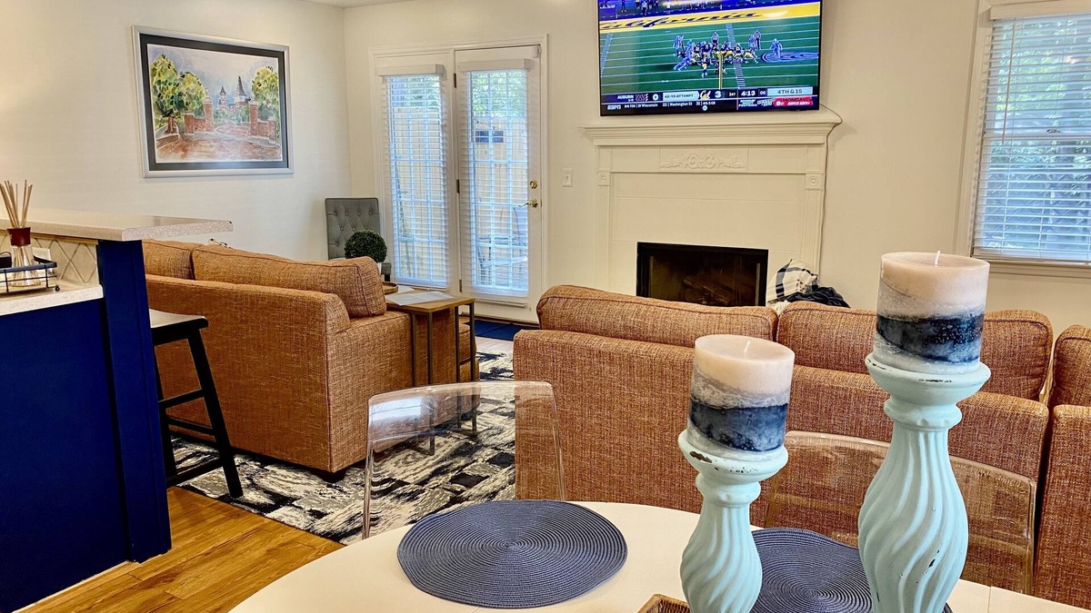 Auburn House | NEWLY RENOVATED, 3 blocks from AU, Game Day House “Caddy’s Shack”