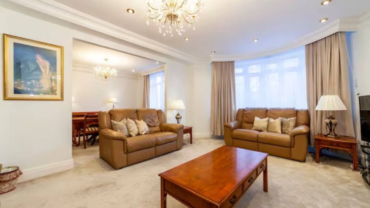 Primrose Hill Apartment | Newly-Renovated 3BDR apt near Swiss Cottage