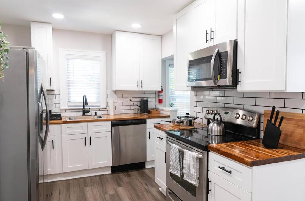 Independence House | Newly Renovated 3BR with Private Yard and Parking!