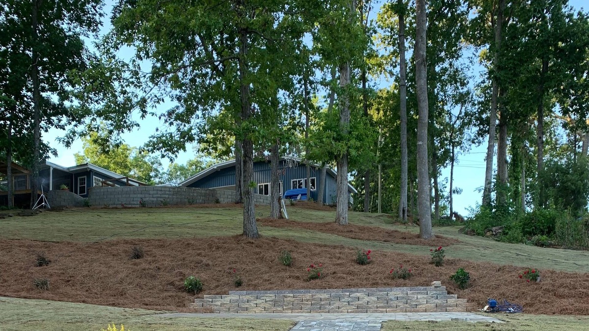 Deatsville House | Newly Renovated 4 BD/2.5 BA Lakehouse w/ dock, kayak, paddle boat & lily pad.
