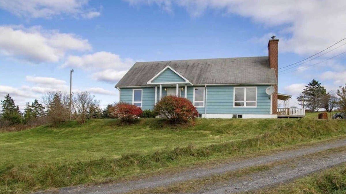 Mavillette House | Newly renovated 4 bedroom 2.5 bathroom beachhouse close to Mavillette Beach.