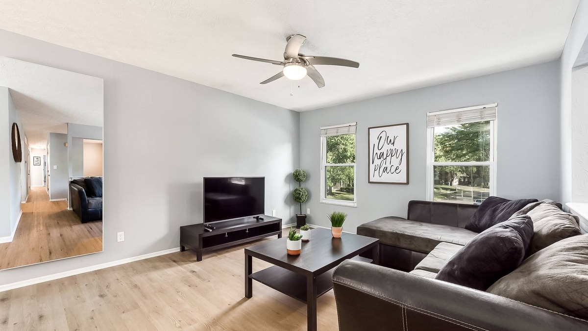 Columbus House | NEWLY RENOVATED 4 bed home w/back yard and deck