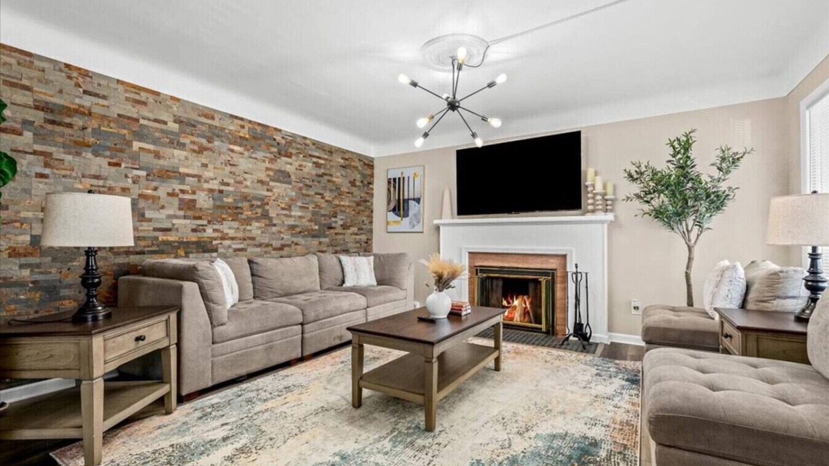 Dearborn House | Newly Renovated 4 Bedroom 2 Bath Downtown Dearborn