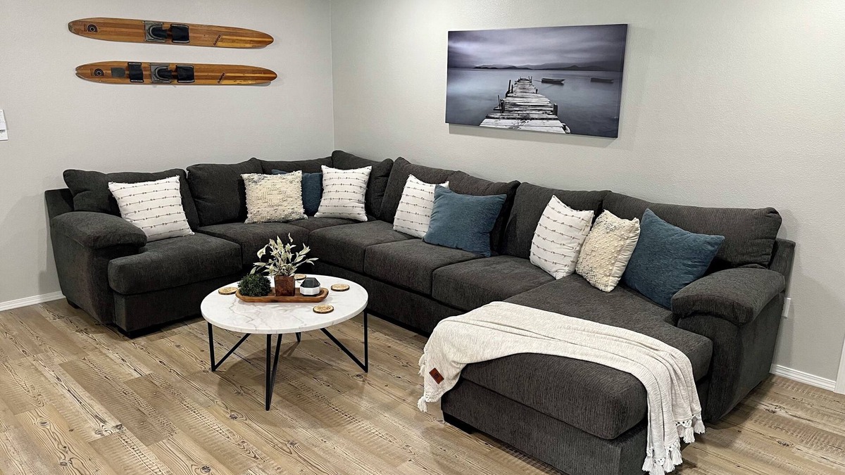 Kingston House | Newly Renovated 4-bedroom house is a 5 minute walk to Buncombe Creek Marina