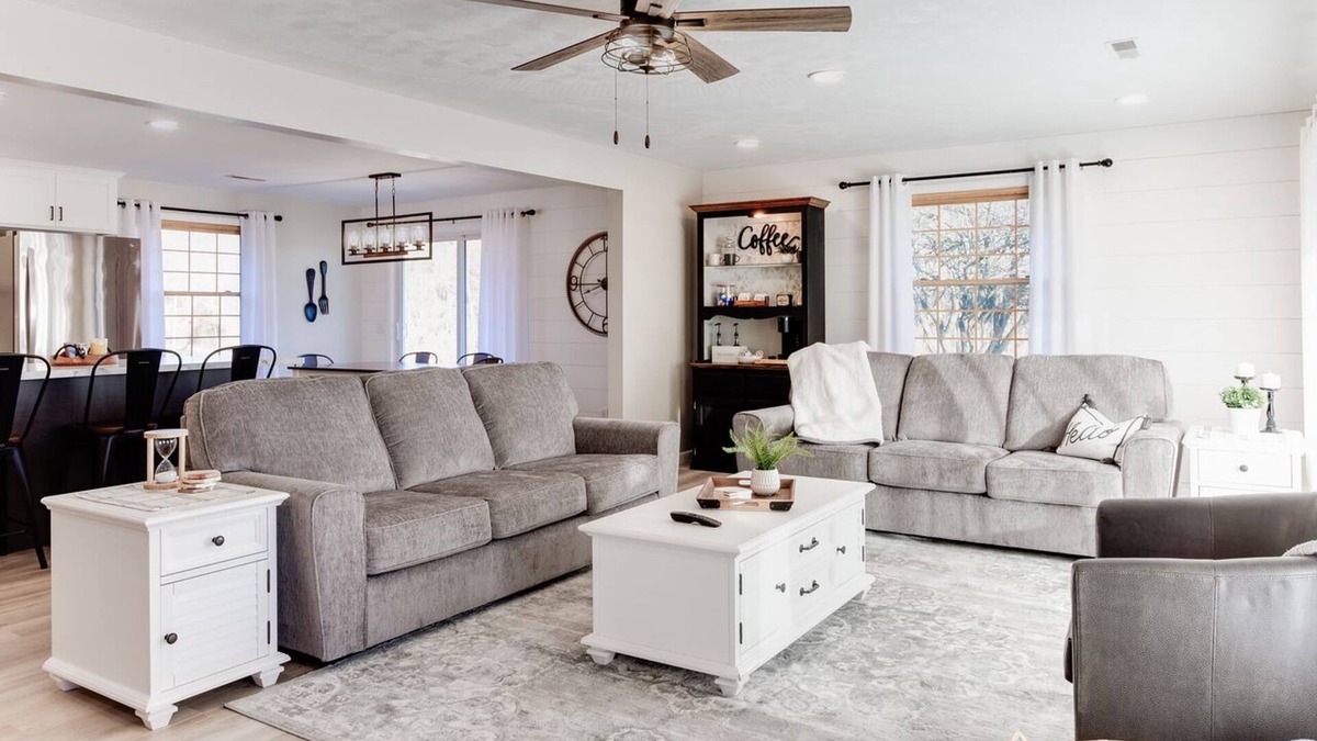 Bellville House | Newly renovated 4BR house for the entire family-spacious, peaceful, comfy