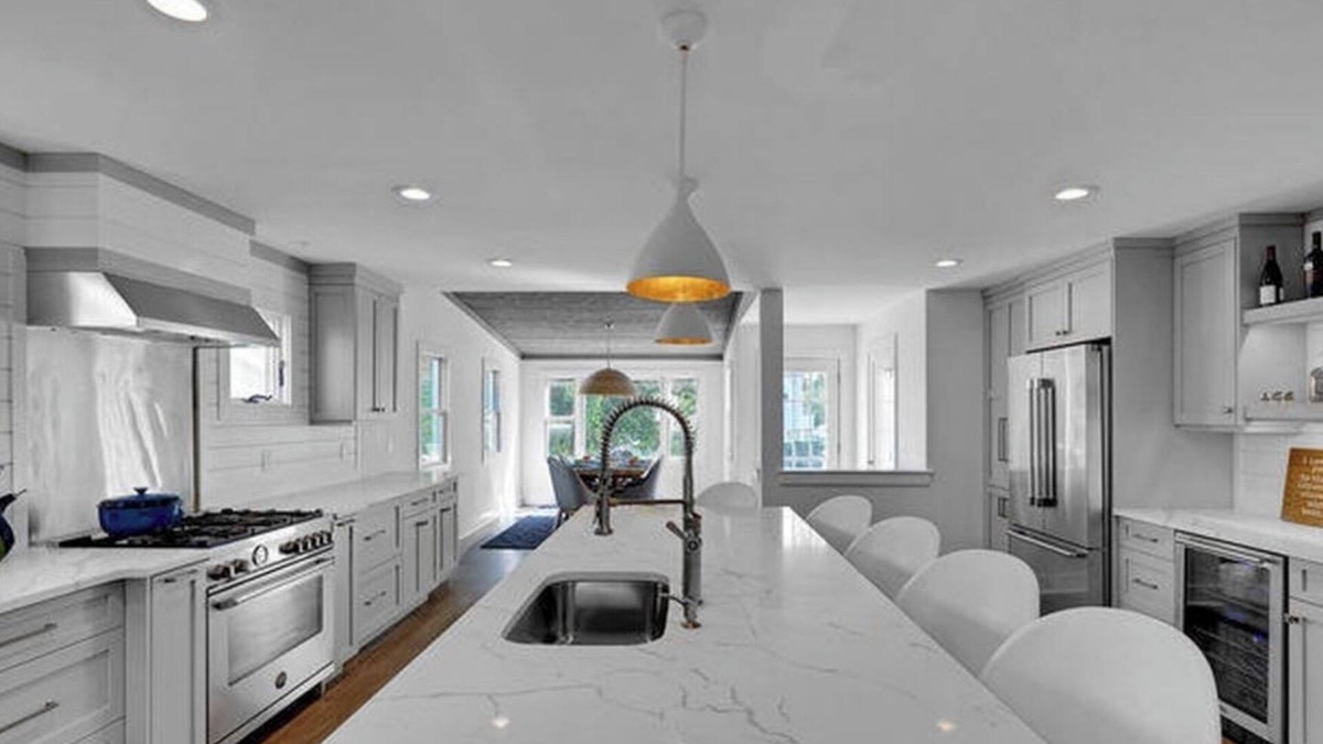 Spring Lake Heights House | Newly Renovated 4BR Cape Cod Beach House w/New Pool + 5 Beach Passes