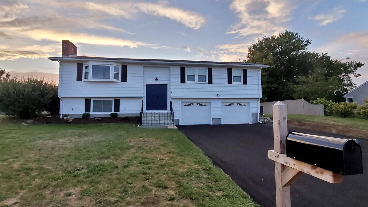 Eastward Look House | Newly renovated! 5 bedroom 2 bath home woth AC and walk to water