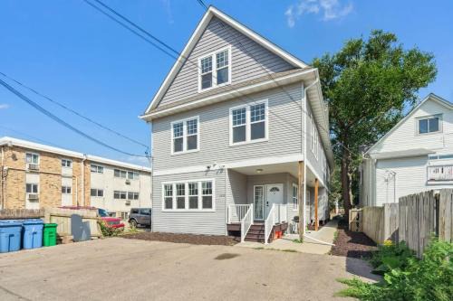Lyn-Lake House | Newly Renovated 5BD 4BA Home near Downtown