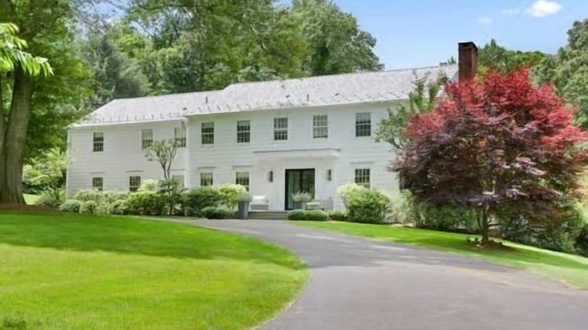 Westport House | Newly renovated 6BR, Pool, Spa, ScreenPorch, 2 private acres, Heart of Westport.