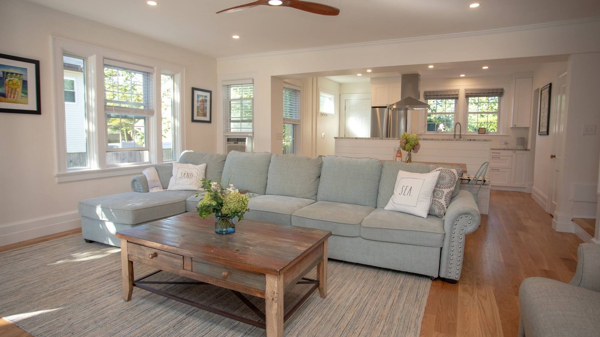 Cliff Walk House | Newly Renovated 6BR with Parking & Outdoor Shower!