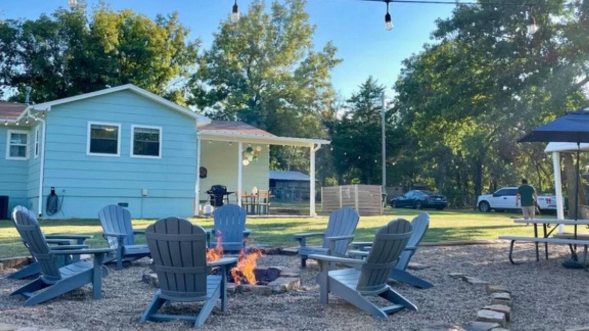 Porum House | Newly Renovated Amazing Lake Retreat! Sleeps 11- Walk to Water & Boat Ramp!