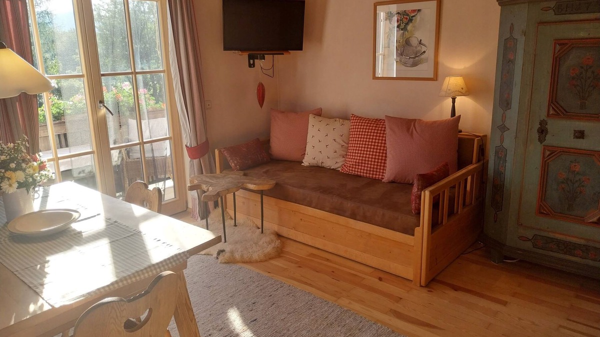 Wackersberg Apartment | Newly renovated apartment Heissbauer Obstgarten! Wonderful mountain view, central