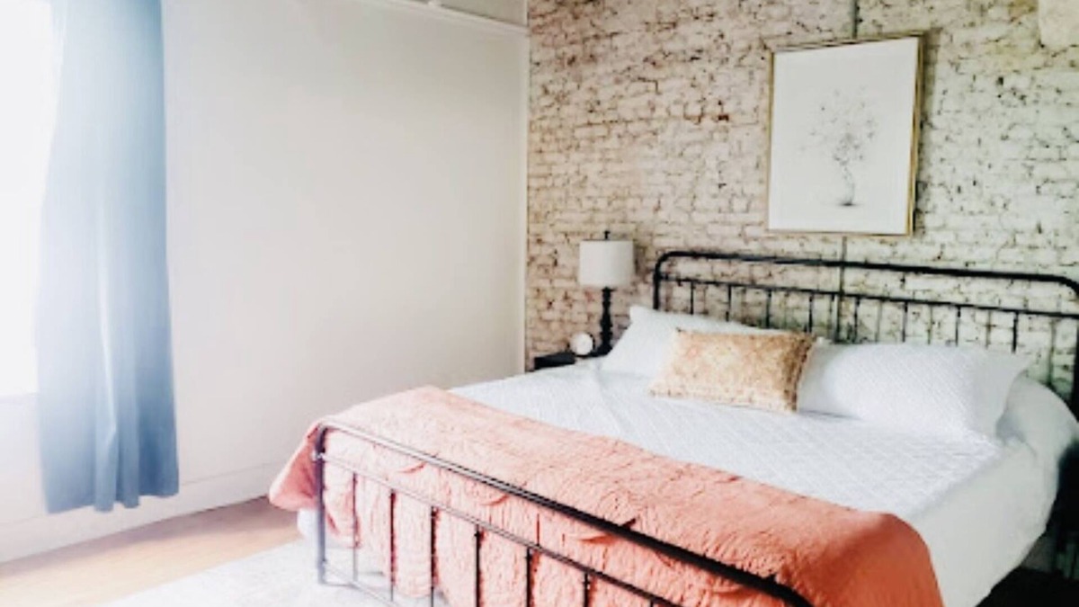 Manchester Apartment | Newly renovated apartment in historic downtown Manchester