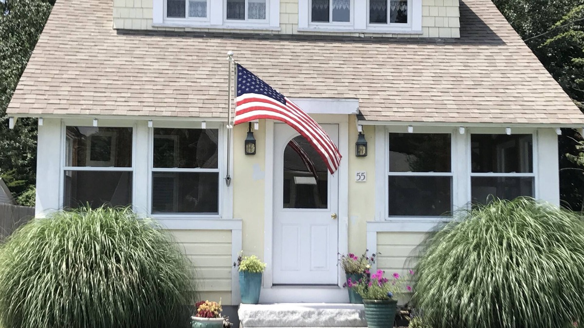 Saybrook Manor Cottage | Newly Renovated Beach Cottage in Old Saybrook CT - AIR CONDITIONED - ACADEMIC