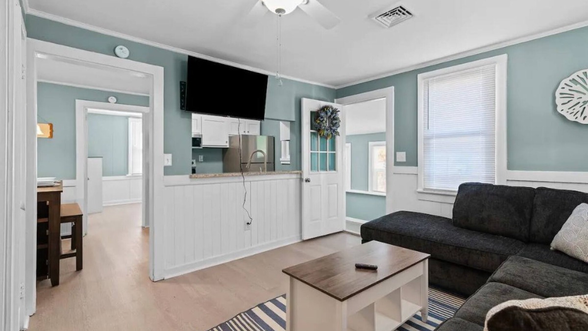 Fox Hill - Grandview House | Newly-Renovated Beach Bungalow-Walk to Beach