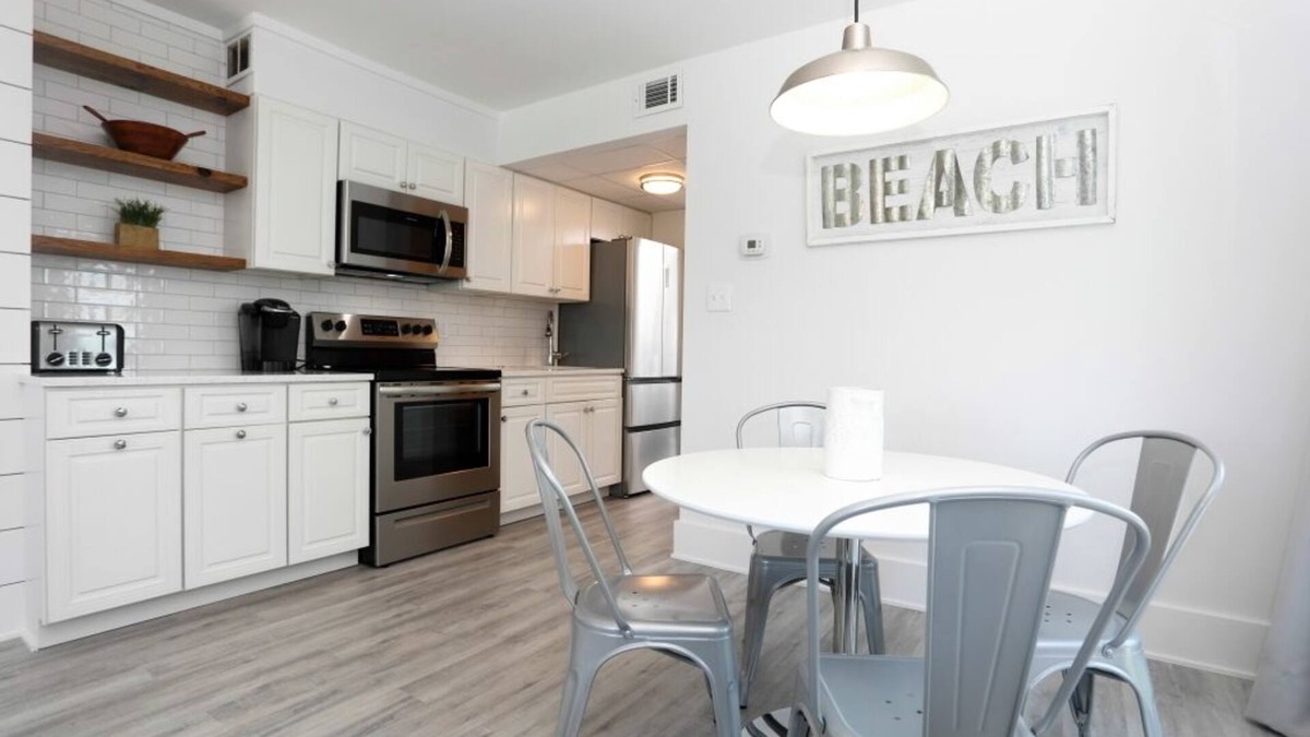 Admiral Estates Condo | Newly renovated Beach Block Condo with Pool