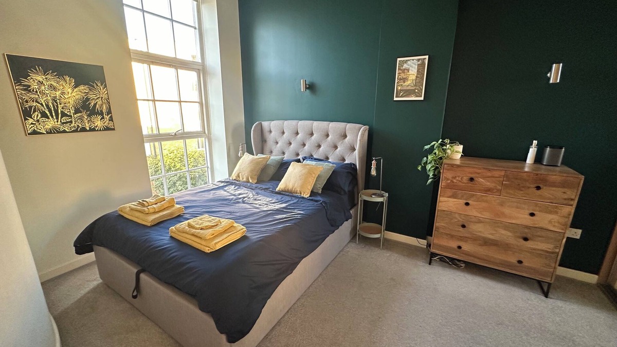 Hackney Apartment | Newly renovated beautiful school conversion