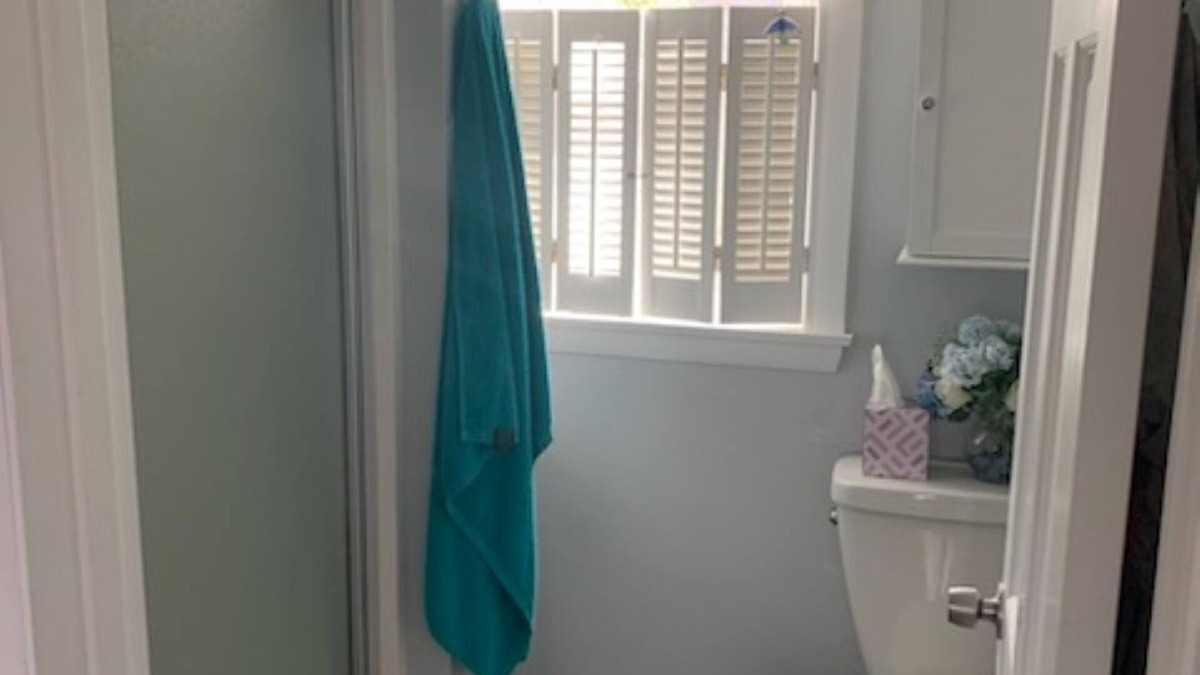 Warwick House | Newly renovated, beautiful views. Beach house, walking distance to beach. nnnnn