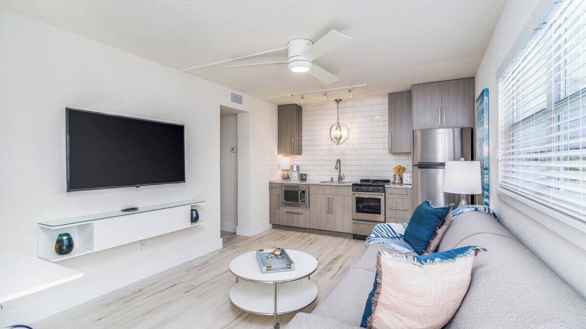 Winslow Reserve Apartment | NEWLY Renovated Boutique, Modern Apt by the Beach! - Unit G