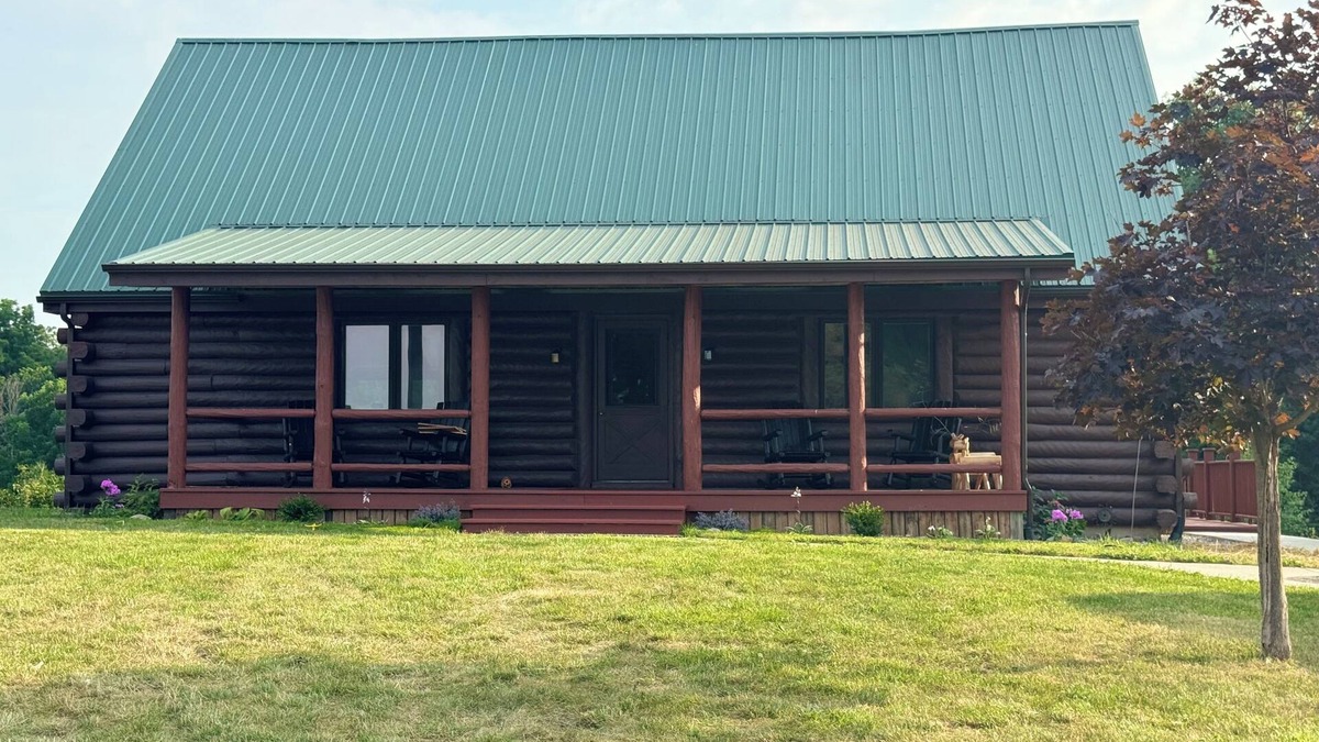 Spencerville Cabin | Newly Renovated Cabin Sleeps 12 Comfortably!