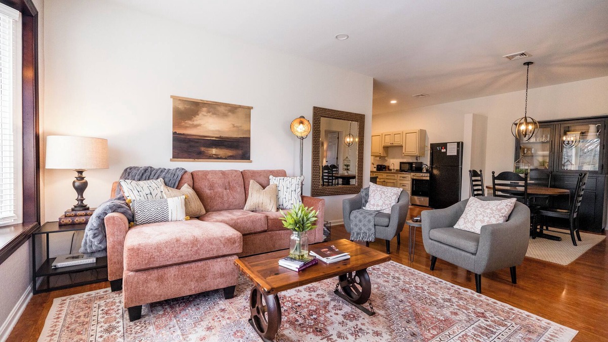 Gordonville Apartment | Newly renovated Carriage House, on lovely property near Intercourse, PA