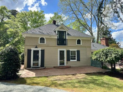 Hillsborough House | Newly Renovated Carriage House