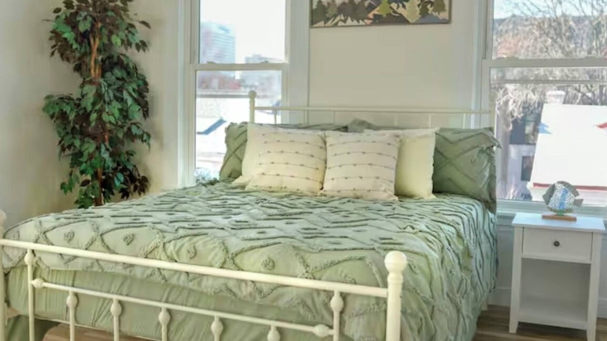 Mount Auburn Apartment | Newly renovated Charming 1-bedroom apartment w/AC WiFi in phenomenal Cincinnati