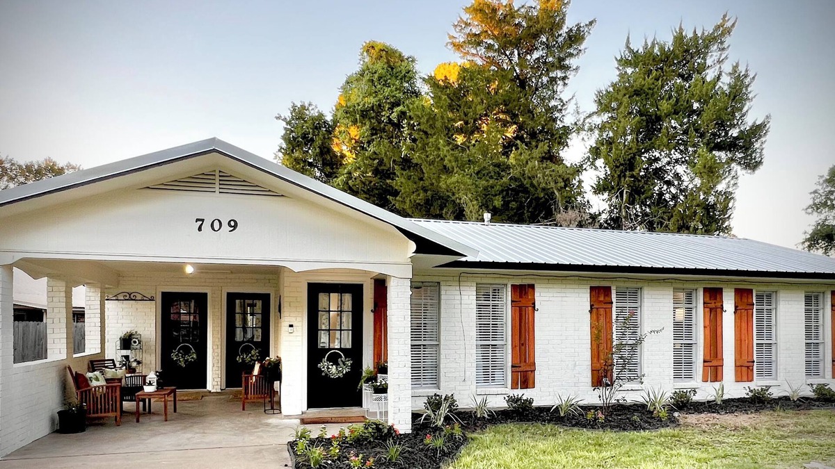 Marksville House | Newly Renovated Charming 3-bedroom house in Marksville - Sleeps 10