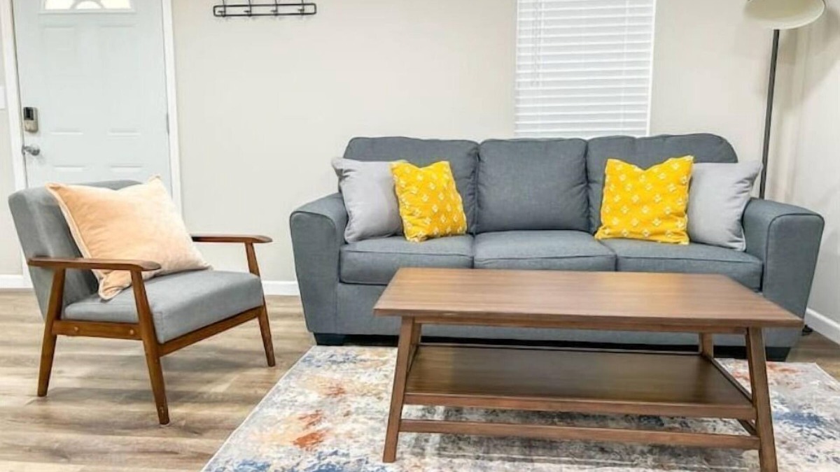 Springfield House | Newly Renovated Close to Evangel University!
