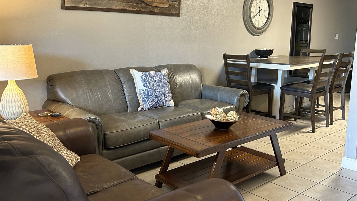 Navarre House | Newly Renovated Close to the Beach