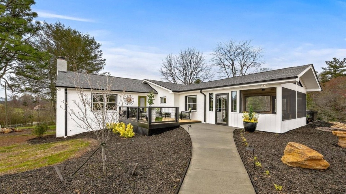 Mills River Other | Newly renovated, convenient to area attractions yet very serene