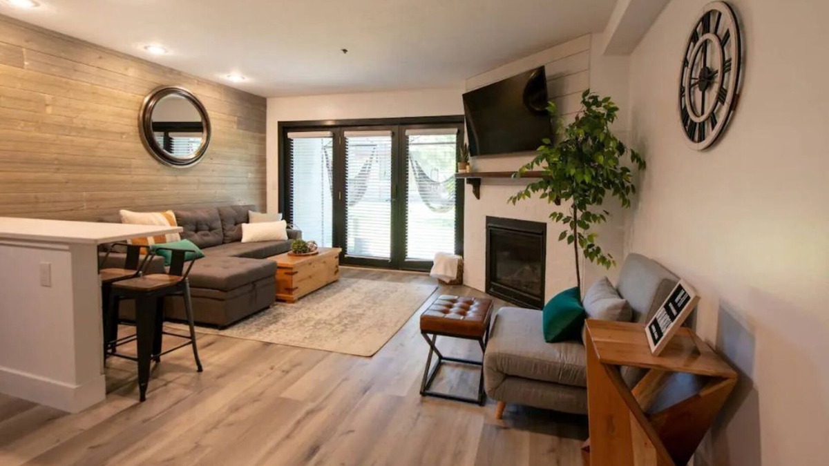 Huntsville Condo | Newly Renovated Condo Near 3 Ski Resorts and 5 min to Lake