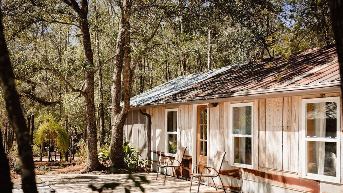 Fairhope House | Newly renovated cottage on a quaint lake with ancient oak trees & ample privacy.