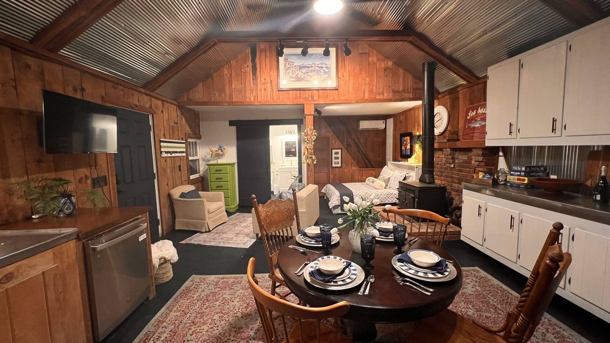 Washington House | Newly renovated cottage close to waterfront and boat ramps