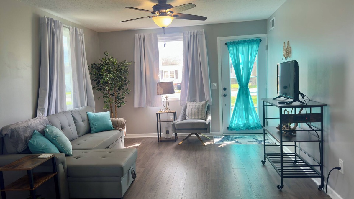 Vermilion Cottage | Newly renovated cottage just feet from the shore- pet friendly!