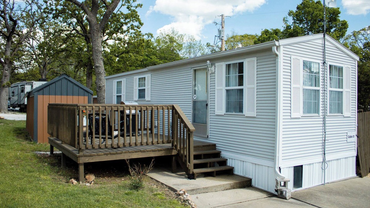 Fidelity Cabin | NEWLY renovated cottage located right off I-44 near Joplin, MO