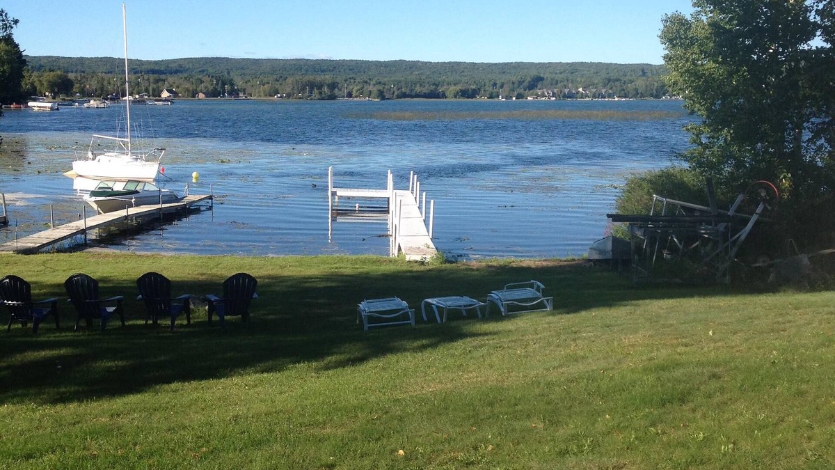 Petoskey House | Newly Renovated Cottage on crooked lake. sleeps up to 6 with no service fees!