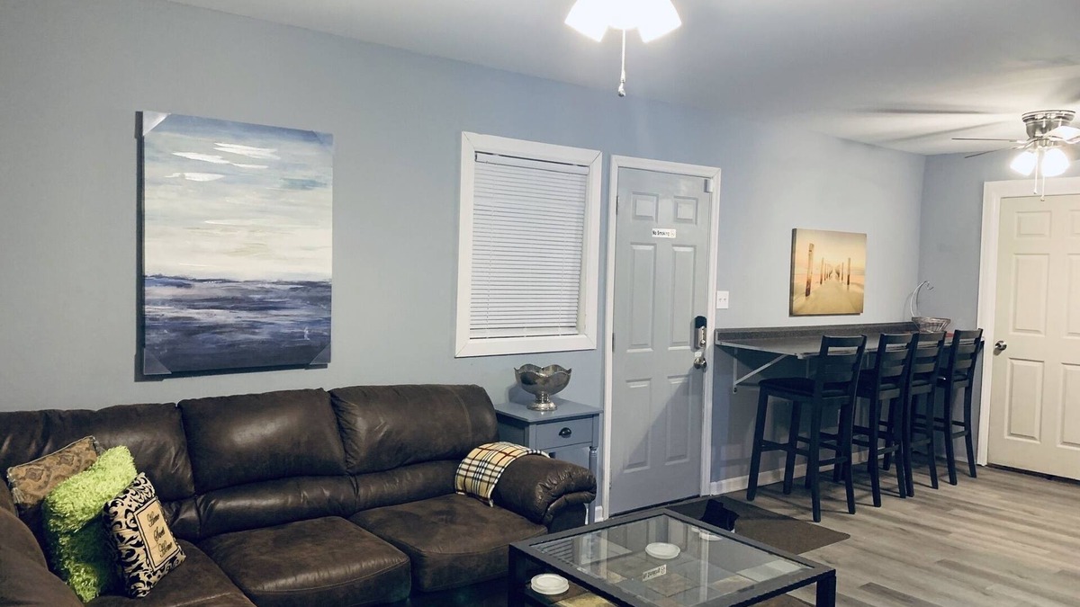 Fort Valley House | Newly renovated cozy 1090 sq feet brick house. Free WiFi, cable TV, parking.