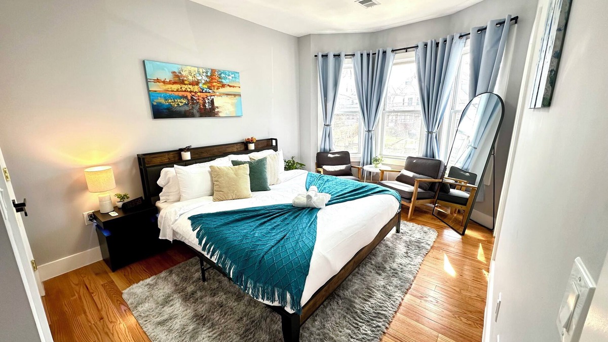 West Side Apartment | Newly Renovated Cozy 3 bedroom 2 bath, minutes to NYC!