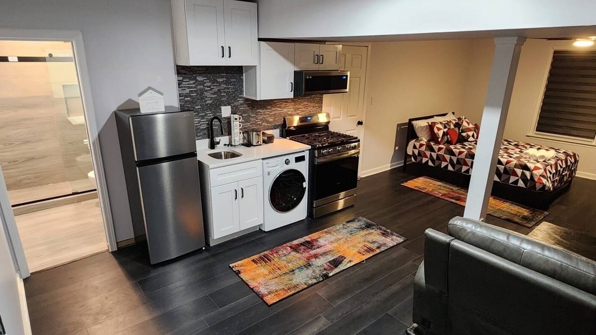 Roswell Apartment | Newly renovated cozy full studio with garden and huge deck.