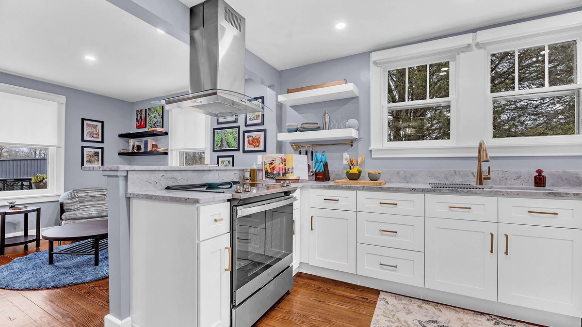 Amelia House | Newly renovated Cozy home with chef kitchen, pretty much fully stocked