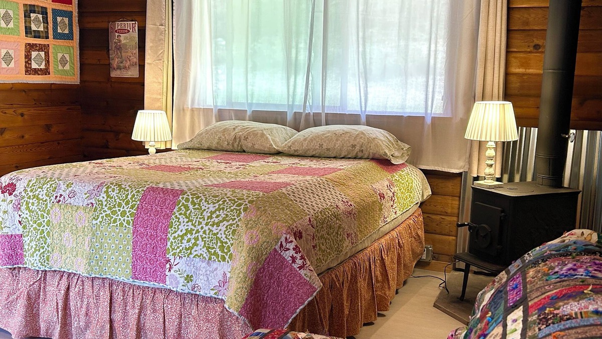 Mazama Apartment | Newly Renovated Dog friendly Studio Nestled At the Base of the North Cascades!