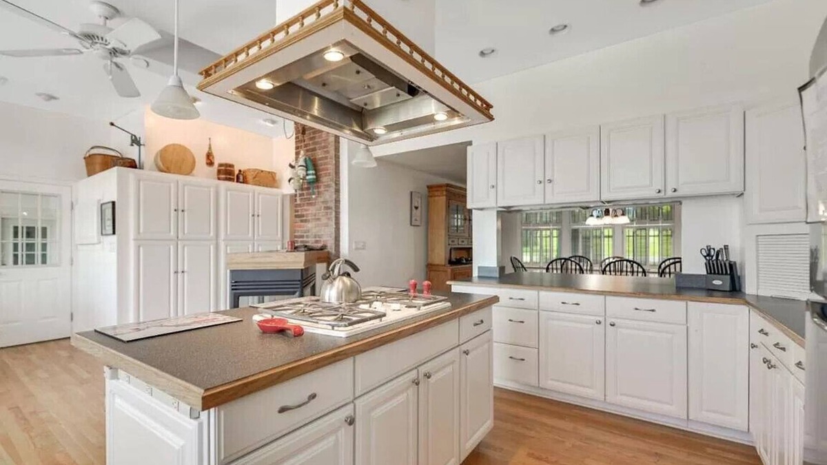 Romulus House | Newly Renovated East Shore Lakeside Ranch, Private Beach, Hot Tub, Boat Launch