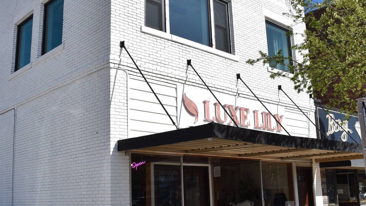Storm Lake Apartment | Newly Renovated family-sized apartment downtown, lots of light!