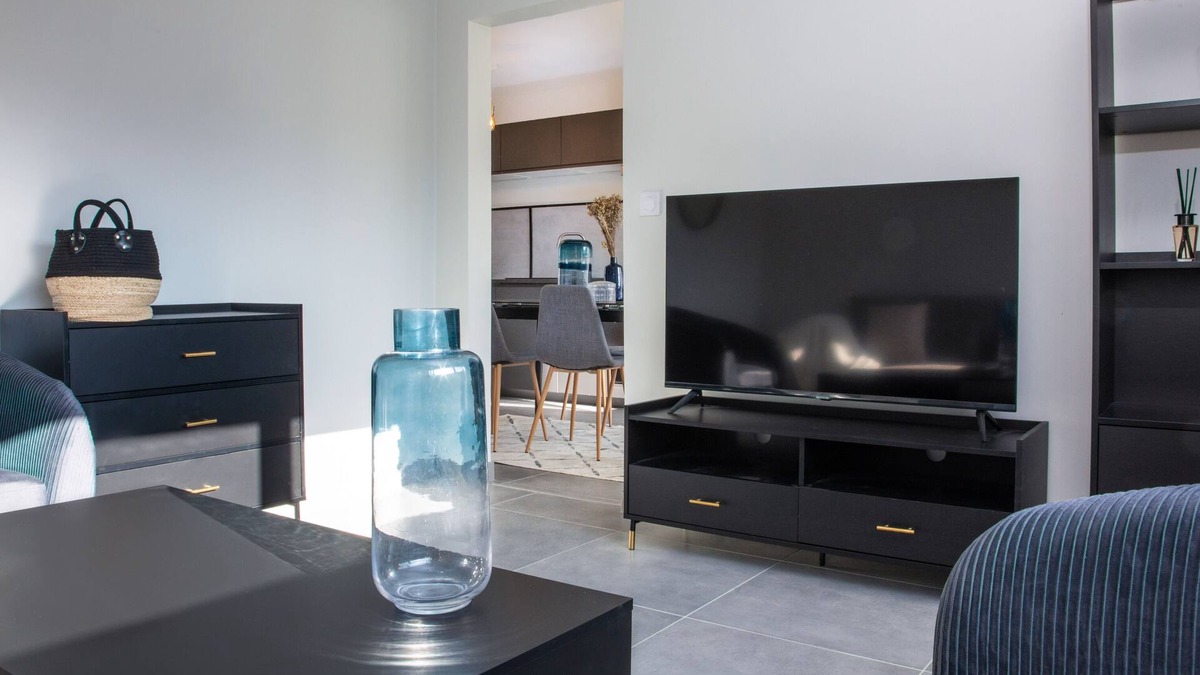 Ferney-Voltaire Apartment | Newly renovated apartment, quiet and bright, 10 minutes from Geneva airport.