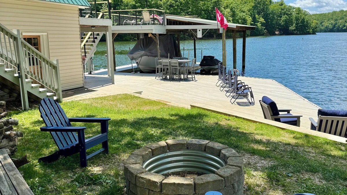 Dublin House | Newly renovated & furnished 3 bdrm, 2 bath lake home, dock, spectacular view