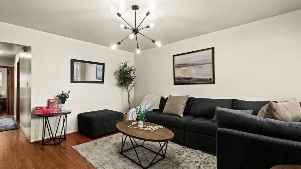 Lincoln Park House | Newly Renovated GEM Work Crews Welcome