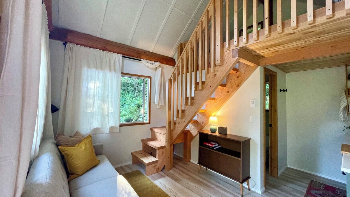 Roberts Creek Cabin | Newly renovated hilltop Cabin in Roberts Creek close to Gibsons and beach