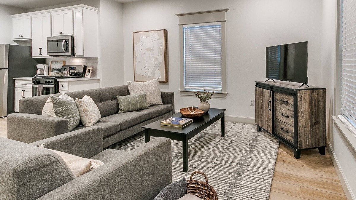 Corridor South House | Newly renovated half duplex in heart of OKC