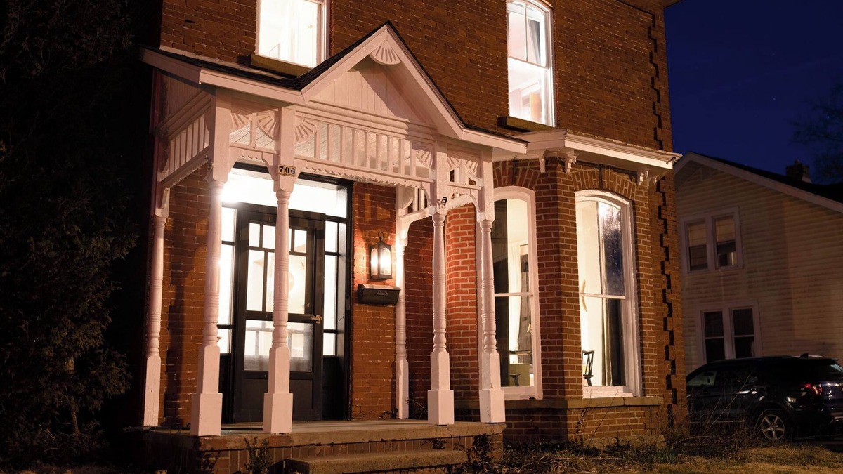Mount Vernon House | Newly renovated historic home